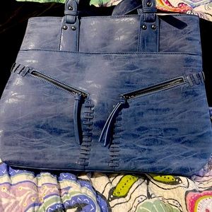 Pretty blue purse bought at Charming Charlie. Never used. Tags are still on it.